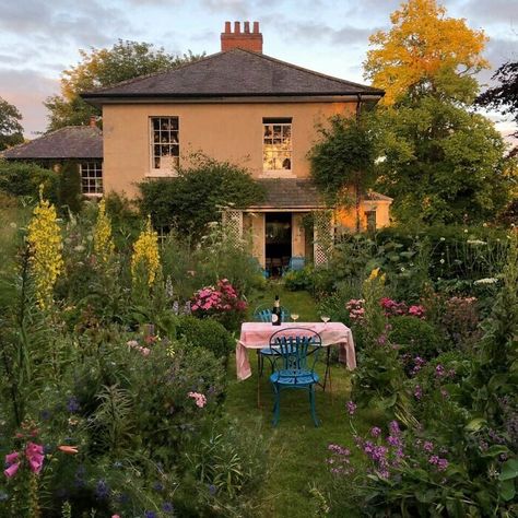 40 Homes That Feel Too Dreamy To Be Real, As Shared On The ‘Somewhere I Would Like To Live’ Instagram Account Tiny Apartments, Song Of Style, Pretty Places, House Inspo, Most Beautiful Places, Country Life, Cottage Core, My Dream Home, Future House