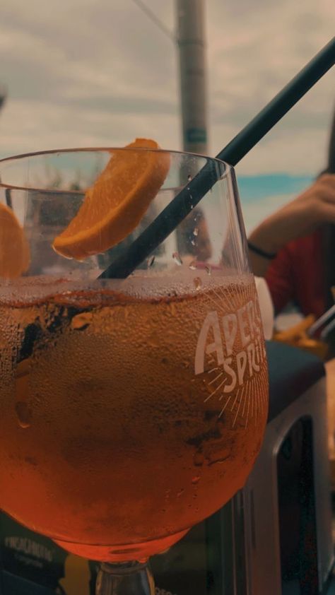 Coffee Instagram, West Coast Fashion, Fancy Drinks, Vacation Mood, Aperol Spritz, Insta Ideas, Instagram Food, Summer Photos