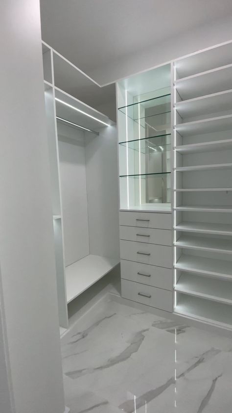 Luis | Let’s maximize the space of your small walk-in closet💛🤍 • • • #customcloset #customclosetdesign #customwork #closet #walkincloset #fyp… | Instagram Walkin Closet And Bathroom, Walk In Closet And Bathroom Combo, Closet And Bathroom Combo, Small Walkin Closet, Walkin Closets Design, Modern Apartment Living Room, Custom Closet Design, Hidden Drawer, Closet And Bathroom