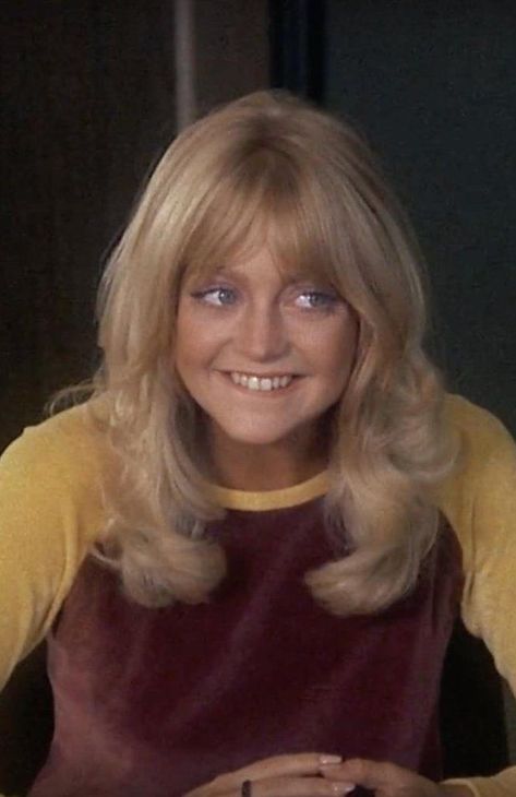 1970sandearlier op Tumblr Goldy Hawn Hair, Goldie Hawn 70s, Goldie Hawn 80s, Shampoo 1975, Goldie Hawn Hair, Goldie Hawn Kurt Russell, 1970s Hairstyles, Classic Hollywood Glamour, 70s Hair