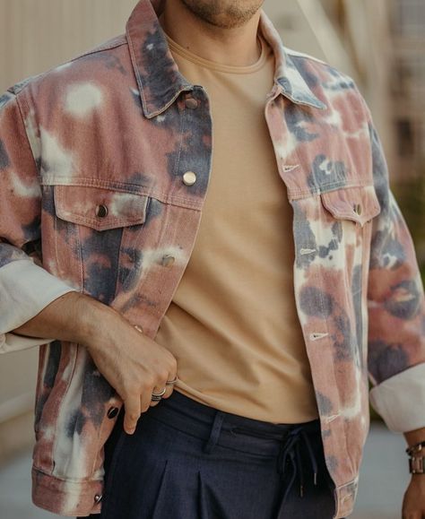 Love how subtle this is. Could be cool with a logo or text on the back Denim Jacket Outfit Ideas, Outfit Ideas For Guys, Jacket Outfit Ideas, Denim Jacket Outfit, Be Cool, Jacket Outfit, A Logo, Style Guide, Jacket Outfits