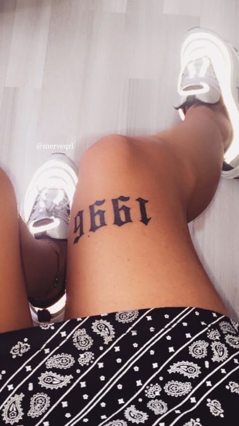 #tattoos #tattooedwomen   #90er #1996 #90iger #nikes #shoes #bandanas  #brown #love #babygirl Tattoos American Traditional, 1996 Tattoo, Tattoo Full Sleeve, Tattoo Bein Frau, 27 Tattoo, Old School Tattoos, Puzzle Tattoos, Nikes Shoes, Brown Love