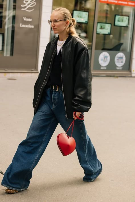 Fashion Week Spring Summer 2023, Khaki Mini Dress, Baggy Denim, Spring Summer 2023, Classic Jacket, The Best Street Style, Best Street Style, Cool Street Fashion, 가을 패션