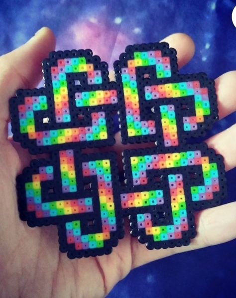 Trippy Fuse Beads, Atliens Edm Perler, D20 Perler Bead Pattern, Kai Wachi Perler, Rave Perler Ideas, Trippy Perler Bead Patterns, Bead Creatures, Rave Candy, Kandi Necklace