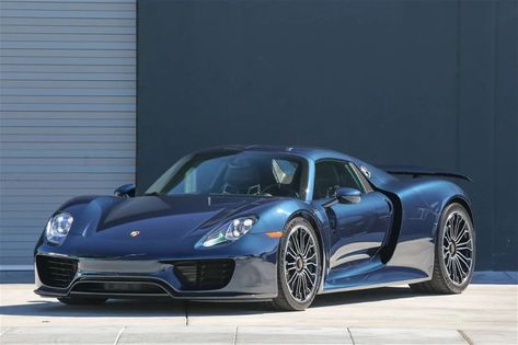 Porsche 918 Spyder 2015 - elferspot.com - Marktplatz für Porsche Sportwagen Dark Blue Porsche, Porsche Spyder, Porsche 918 Spyder, Mclaren P1, Brown Interior, Sell Car, Porsche Cars, Gasoline Engine, Car And Driver