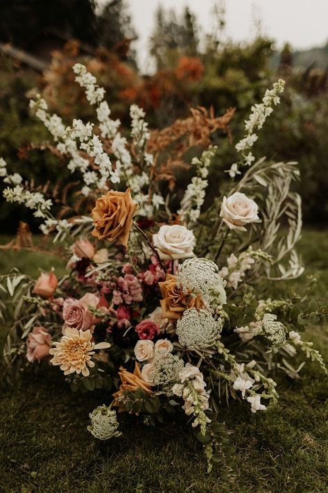 Woodsy Wedding Flowers, Fall Ceremony Flowers, Moody Summer Wedding, Moody Forest Wedding, Moody Wedding Flowers, Moody Wedding Decor, Earth Tone Wedding, Fall Ceremony, Terrace Wedding