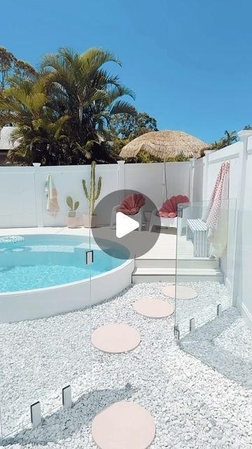 Backyard Diy Pool, Small Dipping Pool, Outdoor Pool Area Ideas, Greek Pool, Unique Pools, Palm Springs Pool, Small Inground Pool, Dipping Pool, Beach Entry Pool