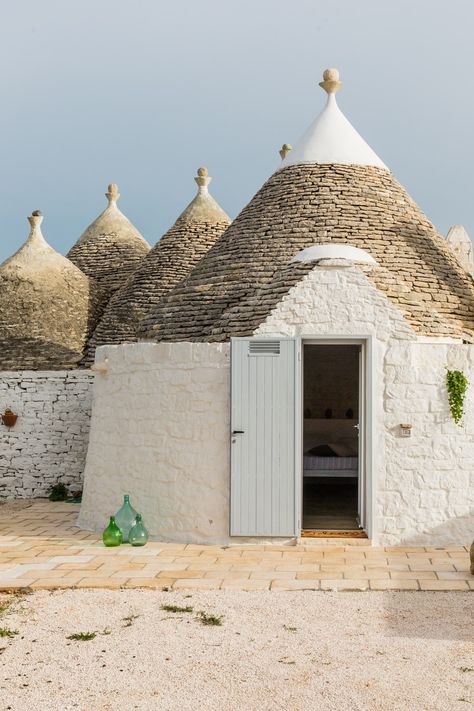 A trullo house in Italy Tuscan Farmhouse, Villas In Italy, Places In Italy, Puglia Italy, Indoor Fireplace, Beach Hut, Rooftop Bar, Umbria, Glass House