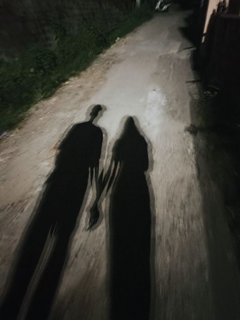 ❤️ Nightwalk With Boyfriend, Couple Night Walk, Abc Dates, Indian Road, Road Pictures, Sparkle Prom Dress, Dark Street, Couples Walking, Night Walk