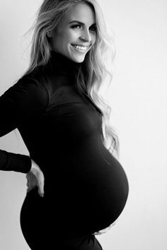 Pregnancy Bump Photos, Maternity Studio Photoshoot, Maternity Photography Studio, Couple Pregnancy Photoshoot, Maternity Studio, Studio Maternity, Maternity Photoshoot Poses, Maternity Inspiration, Maternity Photography Poses