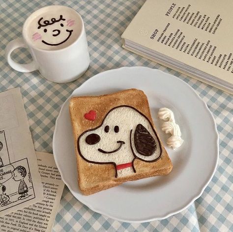 Snoopy Food, Dog Bread, Coffee Cookies, Kawaii Food, Cute Desserts, Food Decoration, Cookies And Cream, Cafe Food, Bento Box