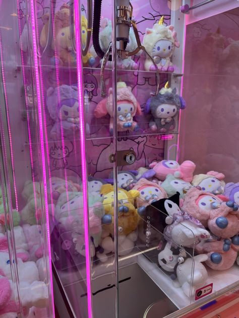 Sanrio Claw Machine, Claw Machine Aesthetic, Arcade Core, Sanrio Cafe, Japanese Arcade, Crane Game, Spring In New York, Pixel Art Background, Kitty Cafe