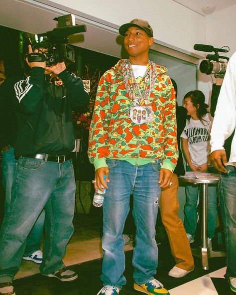 Pharrell Williams Fashion, Japan November, Ice Cream Store, Japan Fashion Street, Fashion 2000s, Outfits 2000s, 90s Fashion Men, 90s Hip Hop Fashion, Outfit Streetwear