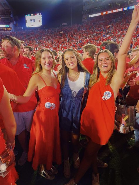 Gameday outfit ole miss college football game lsu Ole Miss Aesthetic, Ole Miss Gameday, Gameday Fits, Ole Miss Football, College Vision Board, College Clothes, Gameday Outfits, College Closet, Hotty Toddy