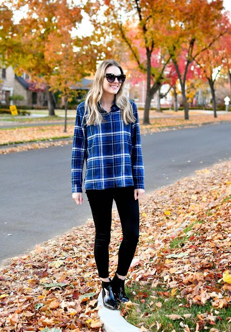 Blue Flannel Outfit Women, Blue Plaid Shirt Outfit, Flannel Outfit Women, Blue Flannel Outfit, Stars Makeup, Country Girl Dresses, Button Down Outfit, Plaid Shirt Outfits, Fall Flannel