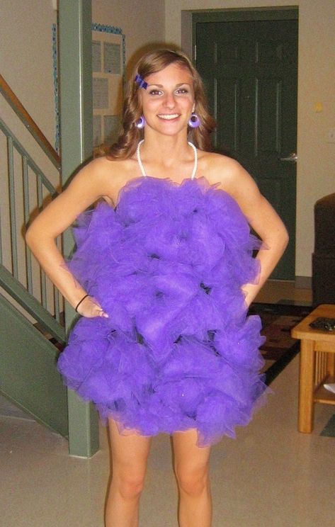 loofah costume Costume Ideas Women Creative, Diy Loofah Costume, Gumball Machine Halloween Costume, Diy Halloween Costumes For Adults, Loofah Costume, Last Minute Diy Halloween Costumes, Gumball Machine Costume, Halloween Costumes Diy, Halloween Costumes For Adults