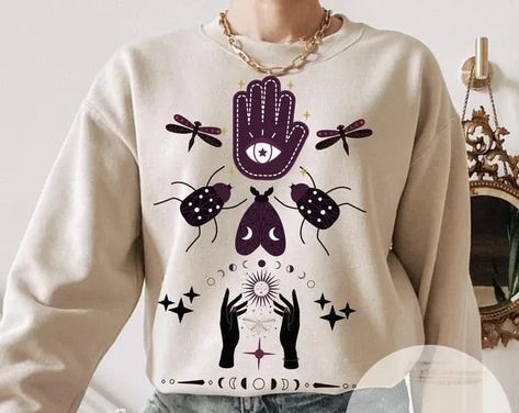 Vintage Moth Crewneck Sweatshirt Goblincore Celestial Sweatshirt Women Insect Sweater Witchy Women's Pullover Oversized Sweatshirt Dr Seuss Shirts, Literary Shirts, Fairycore Clothes, Alt Clothes, Teaching Shirts, Witchy Woman, Sweatshirt Women, Oversized Sweatshirt, Dark Academia