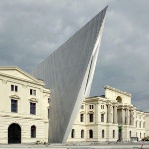 Полигоны атакуют ————————————————  Dresden Museum of Military History by Daniel Libeskind Parasitic Architecture, Daniel Libeskind, New Architecture, Museum Architecture, Amazing Buildings, Space Architecture, Zaha Hadid, World Trade Center, History Museum