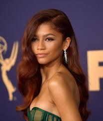 Zendaya Dyed Her Hair Red for the 2019 Emmy Awards | InStyle Coper Hair Color, Dark Copper Brown Hair, Red Hair On Brown Skin, Burgundy Shades, Cinnamon Hair Colors, Copper Brown Hair, Hair Color For Brown Skin, Pelo Color, Dark Auburn Hair