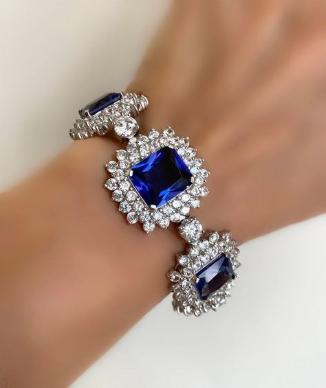 White Stone Bracelet, Sapphire Jewelry Set, Ring Blue Stone, Estate Jewelry Rings, Blue Stone Ring, Large Stone, Blue Sapphire Diamond, Double Halo, Bracelet Blue