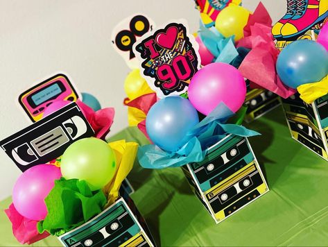 90s Theme Party Centerpieces, 90s Party Centerpiece Ideas, 90s Centerpiece Ideas, Diy 90s Party, Prince Birthday Decorations, 2000s Theme Party, 90s Theme Party Decorations, 2000s Theme, 90s Party Outfit