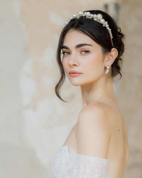 Mafia Dress, Antonina Vasylchenko, Hairband Hairstyle, Lily Calloway, Bride Head, Bella Wedding, Special Occasion Hairstyles, Addicted Series, Bridal Photoshoot