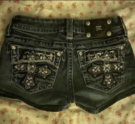 Emo Clothes 2000s, Mcbling Fashion, Miss Me Shorts, 2000s Clothes, 2000s Fashion Outfits, Type S, Knit Style, Trailer Park, Cute Jeans