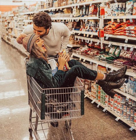 Like the shopping cart picture - doing something and having fun Princesse Disney Swag, Wedding Fotos, Personaje Fantasy, Romantic Engagement Photos, Couples Photo, Modern Disney, Disney Couples, Couple Photoshoot, Fun Couple