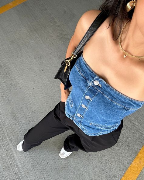 POV: you’re grabbing coffee with your bestie wearing the cutest denim tube top ☕️💙 Snag this Giana Denim Tube top to wear on your next casual catch-up & Tag a friend who loves to dress up and go on coffee dates! 👯‍♀️ 🏷️ Women’s Denim Tube Top outfit. Cute coffee date outfit ideas. Black Denim Top Outfit, Denim Top Outfit Ideas, Denim Tube Top Outfit, Denim Tops Women, Coffee Date Outfit Ideas, Seattle Outfits, Denim Top Outfit, Jean Top Outfits, Tube Top Outfit