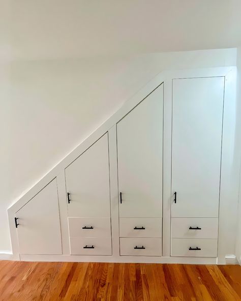 Featuring five custom sections, this piece offers organized shoe shelves, a hanging rod for clothes, and adjustable shelving for flexibility. With six drawers—each with a door—and hidden compartments for your valuables, you can create a stylish and functional storage area that truly makes the most of your home. Pin this idea for your dream space! ✨🏡
____
#CustomStorage #StaircaseStorage #HomeOrganization #SpaceSavingSolutions #SmartStorage #StorageDesign #DeclutterYourHome #BuiltInStorage Chic Staircase, Staircase Storage, Shoe Shelves, Hidden Compartments, Custom Storage, Storage Area, Space Saving Solutions, Smart Storage, Declutter Your Home