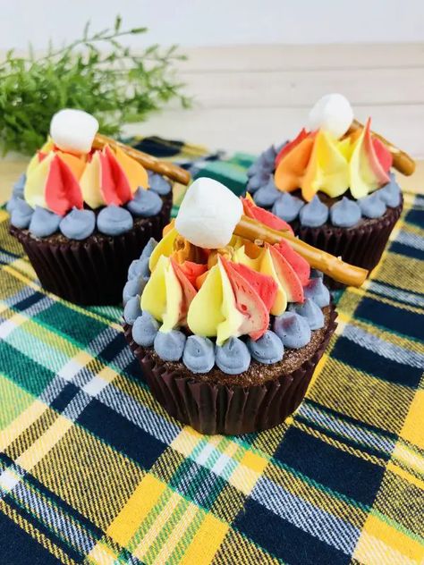 campfire cupcakes fire cupcakes flame cupcakes Camping Cupcakes, Beauty And The Beast Cupcakes, Fire Cupcakes, Campfire Cupcakes, Cupcakes Decoration Tutorial, Bonfire Birthday, Orange Food Coloring, Camping Birthday Party, Vegan Cupcakes