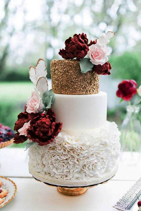 Peacock Wedding Cake, Burgundy Wedding Cake, Winter Wedding Cake, Fall Wedding Cakes, White Wedding Cakes, Gold Wedding Cake, Cool Wedding Cakes, Wedding Cake Inspiration, Beautiful Wedding Cakes