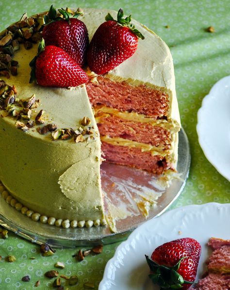 This Strawberry Cake from scratch is covered in a thick layer of Pistachio Buttercream and flavored with fresh strawberries, strawberry jam and a hint of lime. Strawberry Pistachio Cake, Pistachio Strawberry Cake, Cake With Pistachio, Pistachio Buttercream, Cake Pistachio, Cake Nature, Pistachio Cake Recipe, Pistachio Raspberry, Fresh Strawberry Cake