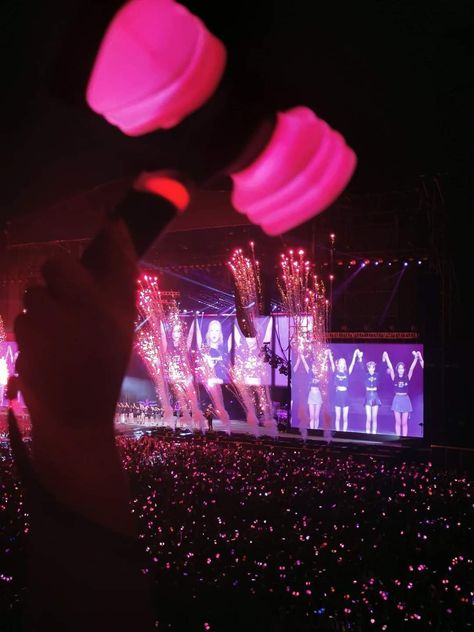 Lightsitk blackpink concierto Blackpink Born Pink, Born Pink World Tour, Dream Concert, Visual Board, Pink Tour, Pink World, Born Pink, Dream Board, Blackpink Photos