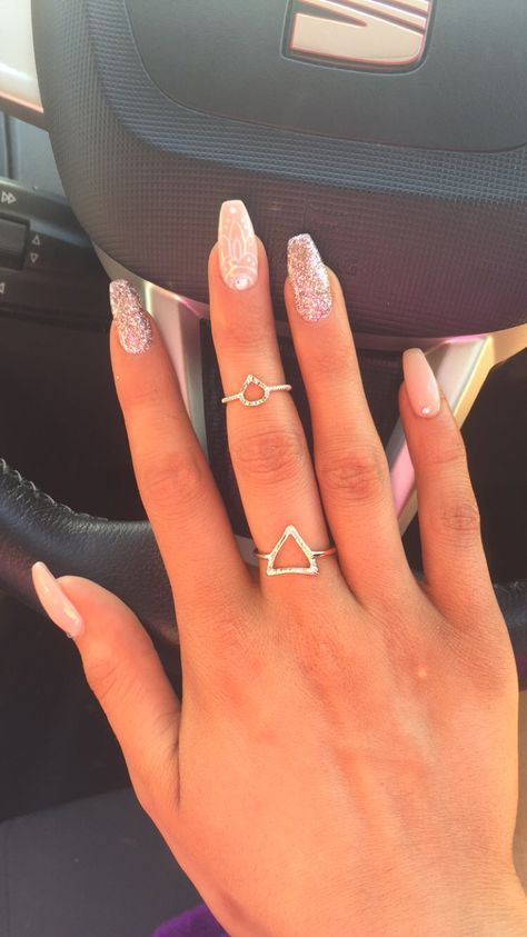 Nude Rose Gold Nails, Nude And Rose Gold Nails, Nude Nails Glitter, Nail Art Nude, Gold Coffin Nails, Rose Gold Nails Glitter, Coffin Nails Designs Summer, Nails Rose, Nail Design Video