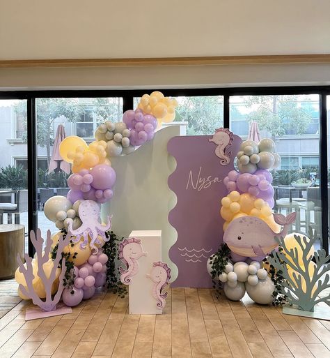 Mermaid Birthday Backdrop Ideas, Barbie Birthday Backdrop, Mermaid Baby Shower Ideas, Ocean Baby Showers, Mermaid Theme Birthday Party, Ariel Birthday, Ocean Birthday, Baby Shower Theme Decorations, Birthday Decorations Kids