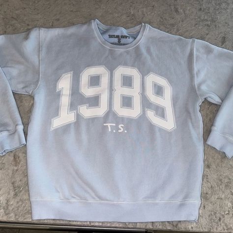 1989 Crewneck, official Taylor Swift merchandise. Worn twice. 1989 Crewneck, Taylor Swift Merchandise, On Back, Taylor Swift, Swift, Stain, Size Medium, Crew Neck, Fashion Tips