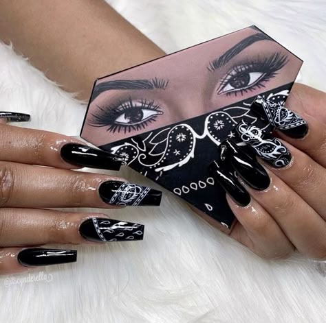 Bandana Acrylic Nails, Black Bandana Nails, Cholo Nails, Gangster Nails Designs, Chicano Nails, Gangster Nails, Unusual Nail Designs, Bandana Nails, Short Coffin Nails Designs