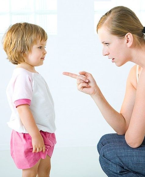 7 Simple Ways On How To Discipline Your Toddler: We bring some effective ways to help you discipline toddler and encourage the right behavior from the very beginning of his life. #toddlerdiscipline Baby Activities 1 Year, Parenting Types, Parenting Discipline, Terrible Twos, Toddler Discipline, Parenting Videos, Discipline Kids, Parenting Books, Parenting Skills