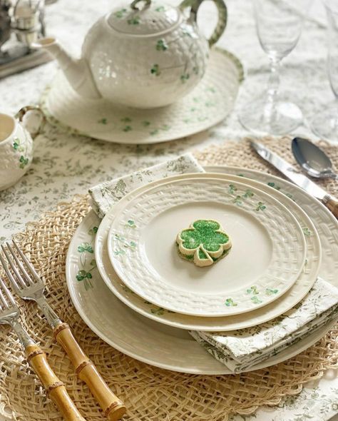 St Patrick's Day Tablescape | March 17th | Spring | tallwoodcountryhouse St Patricks Day Aesthetic Party, Classy St Patrick’s Day Decor, St Patricks Day Tablescape, St Patrick’s Day Tablescape, Bday Picnic, St Patricks Decorations, Irish Tea, Invisible String, Elegant Dinner Party