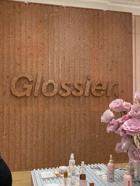 stopped by the Glossier London store for a cute pic Glossier London, Glossier Store, Best Vibes, Place Card Holders, Table Decorations, London, Home Decor, Home Décor