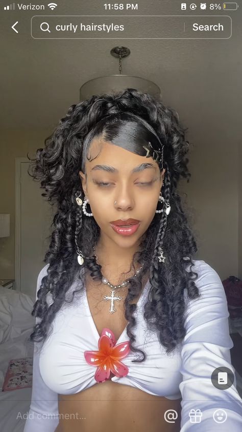 Curly Pinned Up Hair, Curly Hairstyles Unique, Curly Hairstyles Special Occasion, 2000s Hairstyles Black Women Curly, Curly Haired Hairstyles, Cute Y2k Hairstyles Curly Hair, Curly Hairstyles With Accessories, Uncommon Hairstyles, Hair Styles For Prom Short Hair