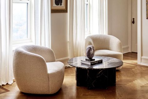 7 Styling Secrets From a Luxury Home Stager Boucle Swivel Chair, White Lounge Chair, Black Marble Coffee Table, Modern Swivel Chair, Velvet Lounge Chair, Rattan Lounge Chair, Cozy Chair, Swivel Chairs, Modern Accent Chair