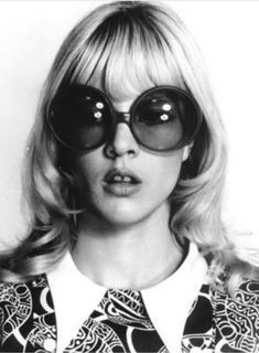 image Groovy Sunglasses, 70s Celebrities, 60s Sunglasses, Photo Mannequin, Candy Fashion, Vartan Sylvie, Types Of Glasses, Sylvie Vartan, Fashion 1960s