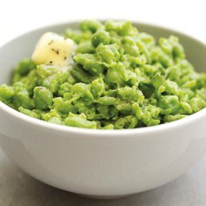 homemade mushy peas by Birds Eye Mushy Peas Recipe, Green Peas Recipe, Mashed Peas, Hp Sauce, Irish Cuisine, Mushy Peas, Peas Recipe, Summer Salads With Fruit, Pasta Fagioli