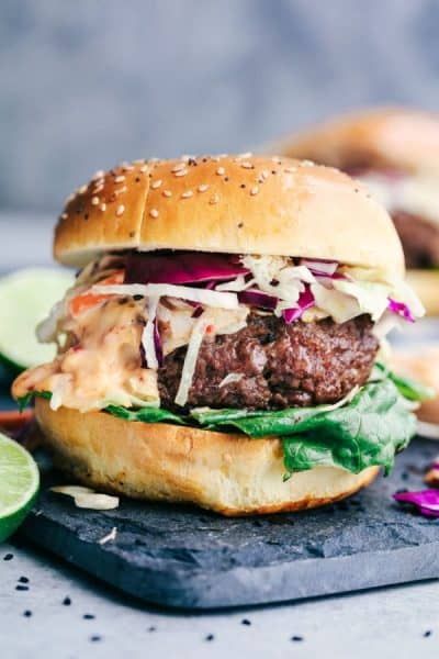 Asian Barbecue Burgers with Sweet Chili Lime Mayo | The Recipe Critic Asian Burger Recipe, Asian Burger, Asian Bar, Crazy Burger, Burger Ideas, Barbecue Burgers, Delicious Burger Recipes, Braised Chicken Breast, Homemade Burger