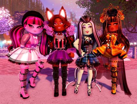 Royale High Clawdeen, Royal High Outfits Monster High, Monster High In Royale High, Royale High Costume Ideas, Draculaura Royale High Outfit, Royal High Monster High, Mlp Royale High, Monster High Roblox Avatars, Draculaura Royale High