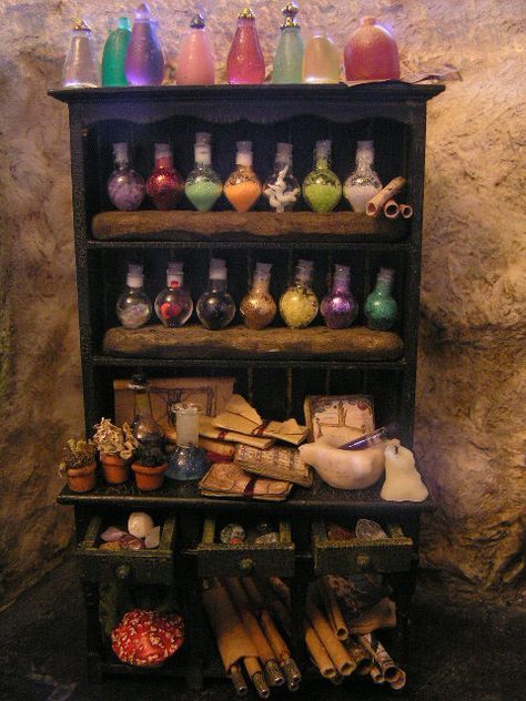 potion bottles Love Potions, Dollhouse Rooms, Haunted Dollhouse, Miniature Things, Potion Bottles, Halloween Miniatures, Dollhouse Projects, Haunted Dolls, Fairy Decor