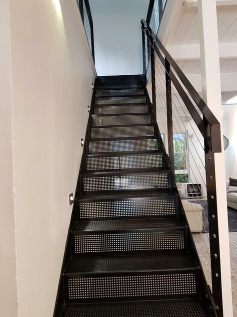 Aluminium Work, Outside Steps, Steel Staircase, Stairs Decor, Perforated Plate, Steel Building Homes, Stairs Ideas, Steel Stairs, Metal Stairs