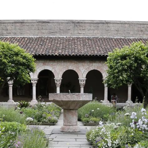 The Metropolitan Museum of Art on Instagram: "Controversial opinion: Our favorite bed on National Napping Day is a flower bed 🌷  Did you know there are three unique gardens within the walls of The Met Cloisters?  Planted in reconstructed Romanesque and Gothic cloisters (from the Latin for "enclosure"), The Met Cloisters gardens evoke green spaces that provided sustenance and spiritual refreshment within medieval monasteries.  Designed as an integral feature of the Museum, the gardens enhance both our understanding of medieval life and the setting in which the Cloisters collection of medieval art is displayed.  Plan your visit and take a journey to a medieval garden right in your backyard." Medieval Garden Design, Guild Building, Tudor Garden, Medieval Monastery, Met Cloisters, Medieval Garden, Convent Garden, Parterre Garden, Dream Future